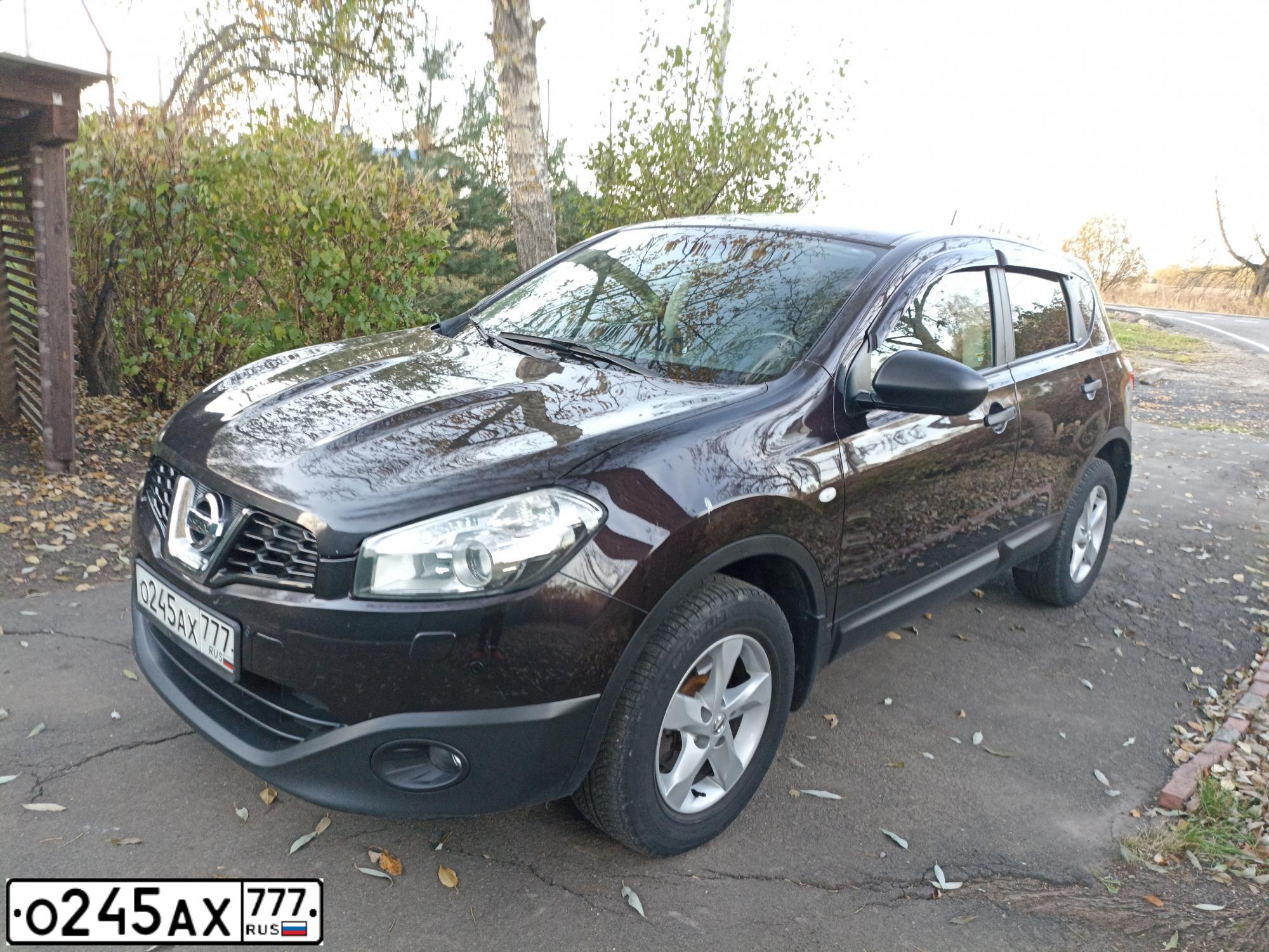 Фото автомобиля NISSAN QASHQAI, 2013 — госномер О834МО136. Цвет: ФИОЛЕТОВЫЙ