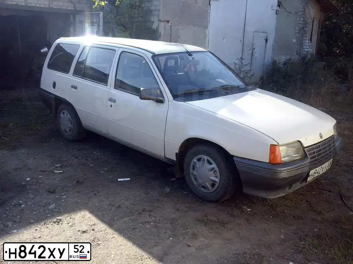 Фото автомобиля OPEL ОПЕЛЬ КАДЕТ, 1985 — госномер Р119ЕО50. Цвет: СВЕТЛО-БЕЖЕВЫЙ