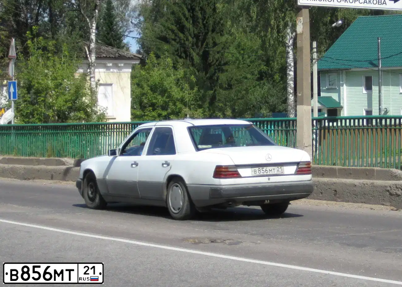 Фото автомобиля MERCEDES E-KLASSE, 1986 — госномер В856МТ21. Цвет: БЕЛЫЙ