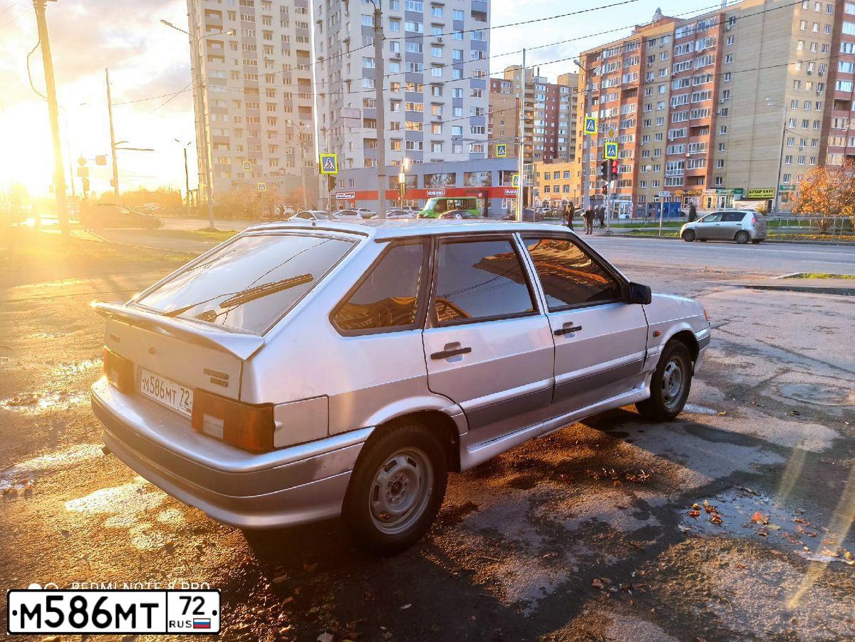 Фото автомобиля LADA 2114 SAMARA, 2004 — госномер У537ХВ72. Цвет: СЕРЫЙ