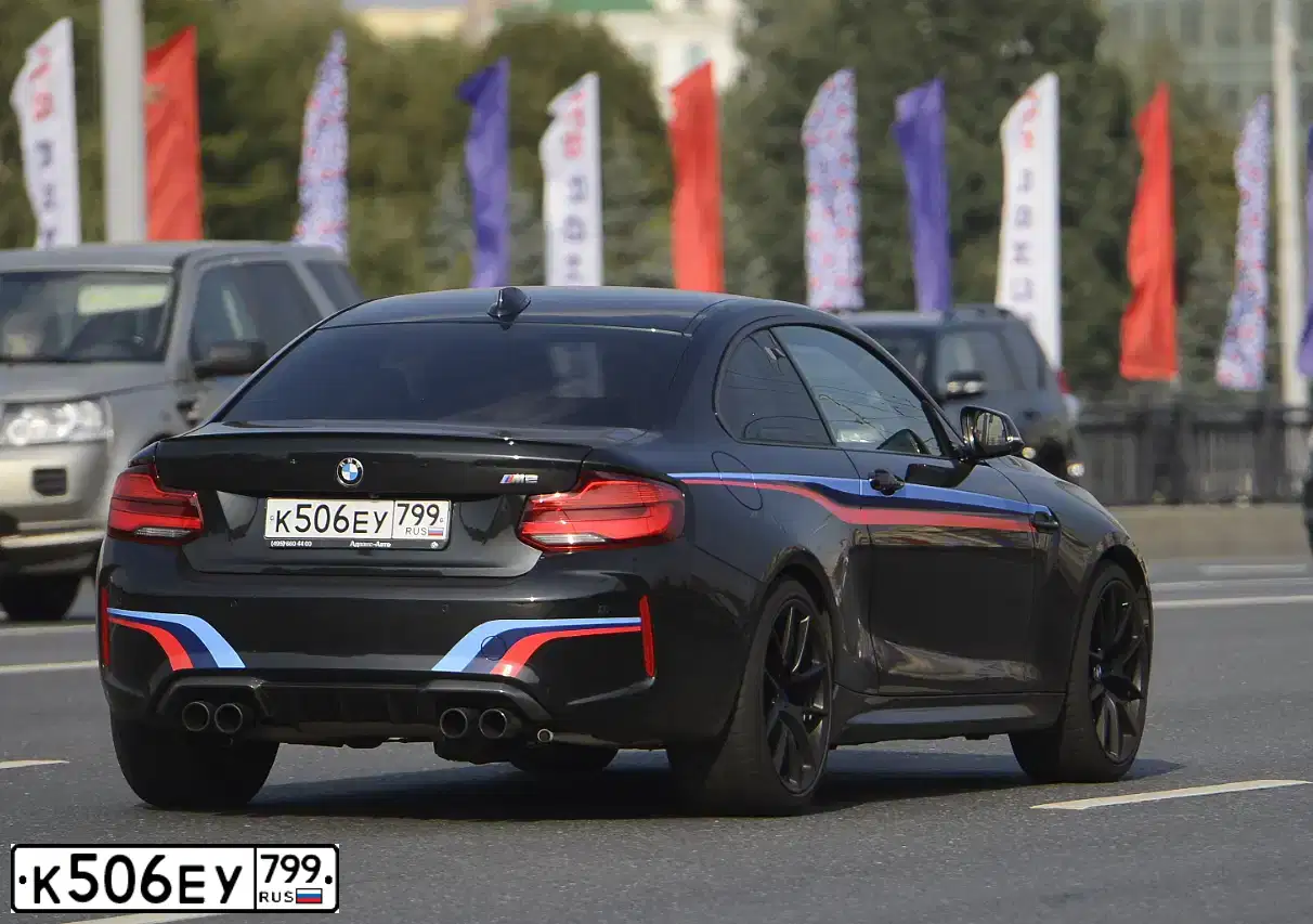 Фото автомобиля BMW M2, 2018 — госномер Н075ТУ799. Цвет: ЧЕРНЫЙ