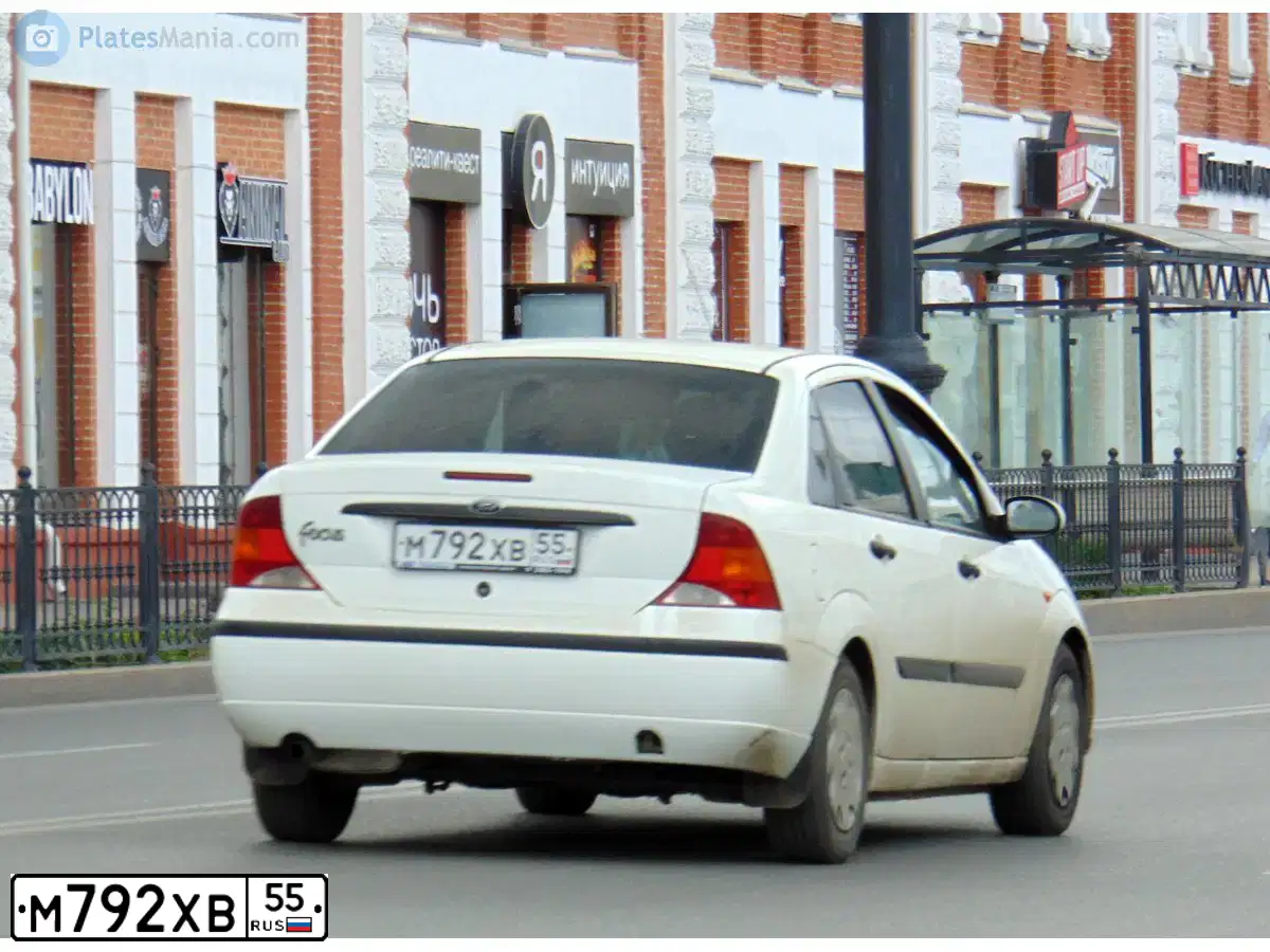Фото автомобиля FORD FOCUS, 2003 — госномер М792ХВ55. Цвет: БЕЛЫЙ