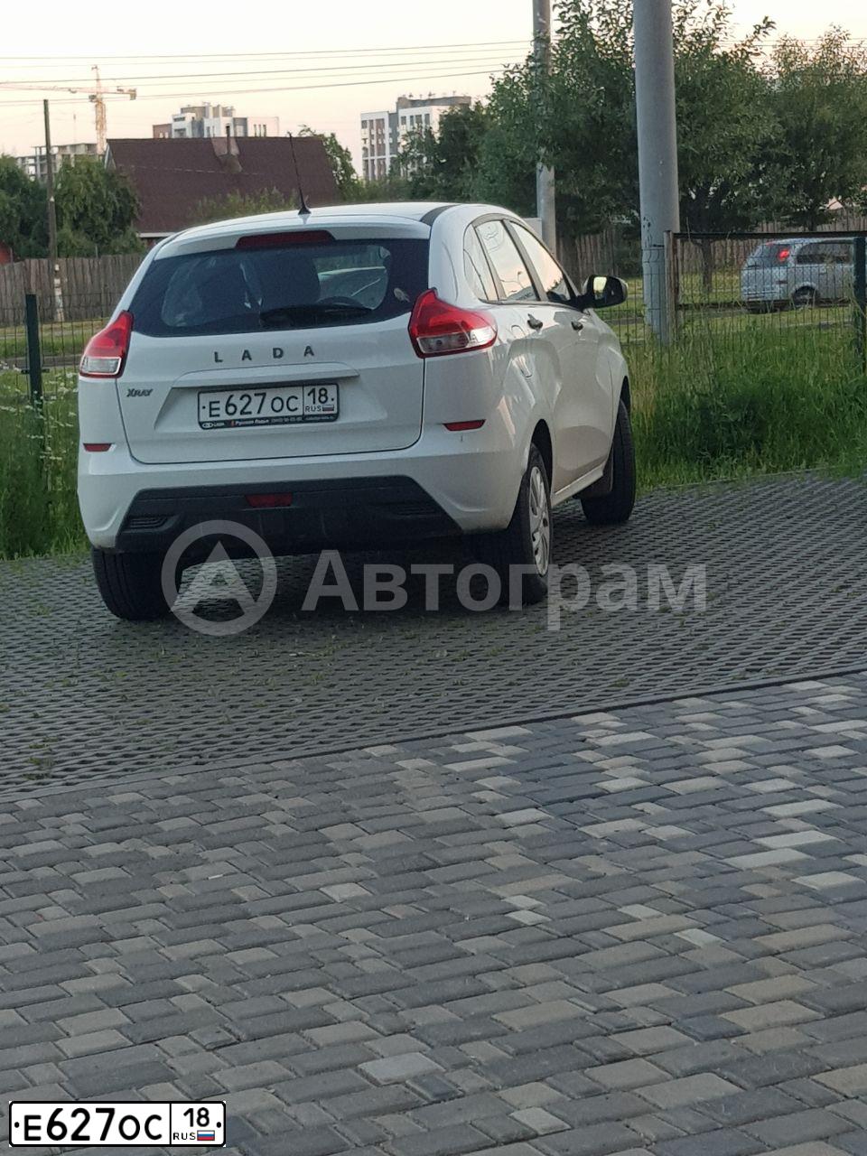 Фото автомобиля LADA XRAY, 2019 — госномер Е627ОС18. Цвет: БЕЛЫЙ
