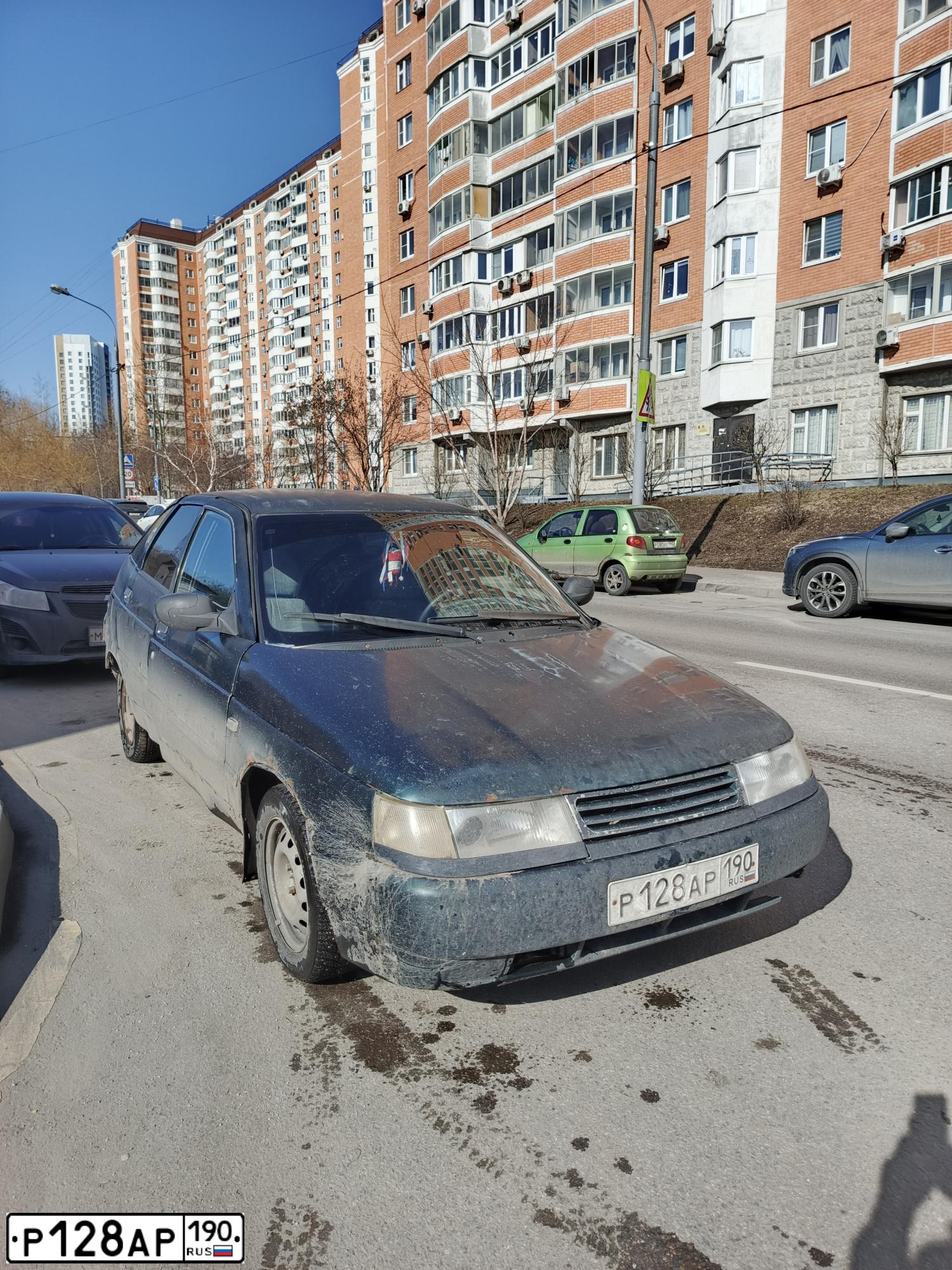 Фото автомобиля LADA 2112 LADA, 2004 — госномер Р128АР190. Цвет: ЗЕЛЕНЫЙ ТЕМНЫЙ