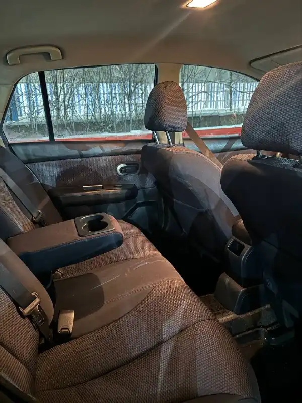 Фото автомобиля NISSAN TIIDA, 2007 — госномер С836НВ40. Цвет: Темно-синий