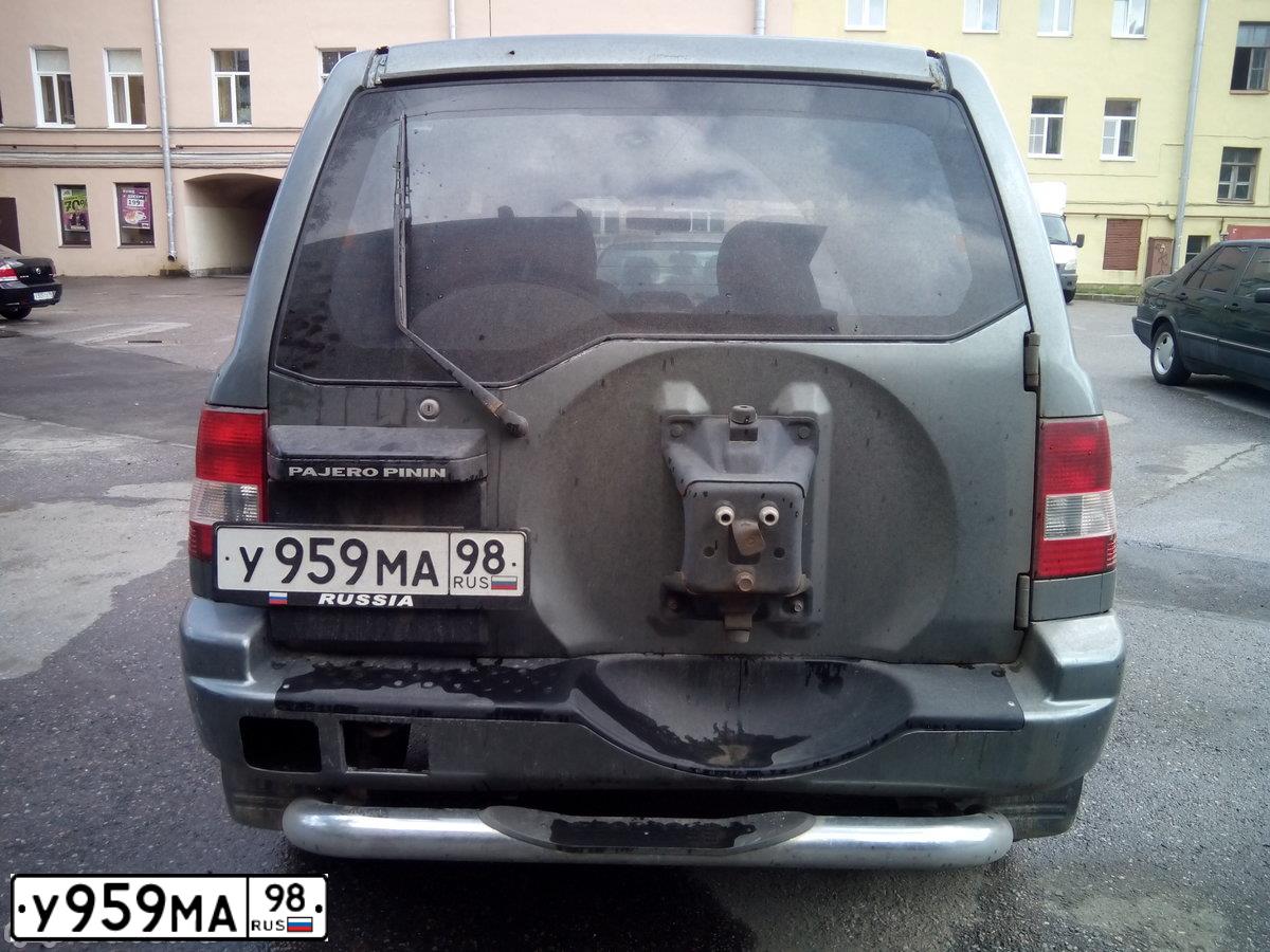 Фото автомобиля MITSUBISHI PAJERO PININ, 2001 — госномер Х713ХХ78. Цвет: СЕРЫЙ