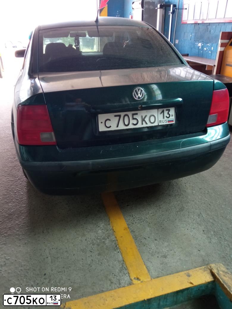 Фото автомобиля VOLKSWAGEN PASSAT, 1998 — госномер С705КО13. Цвет: ТЕМНО-ЗЕЛЕНЫЙ