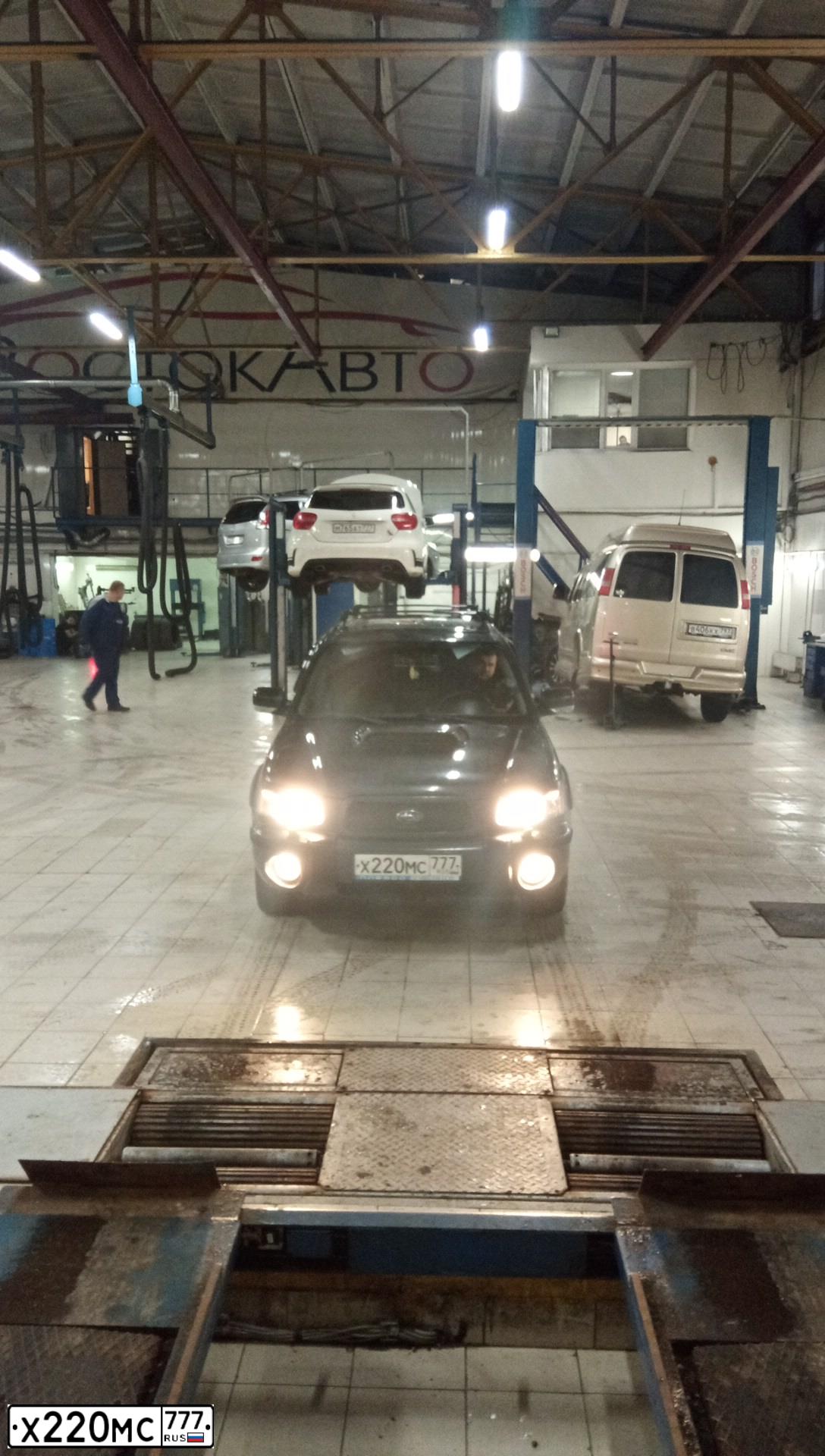 Фото автомобиля SUBARU FORESTER, 2003 — госномер Х220МС777. Цвет: ЧЕРНЫЙ