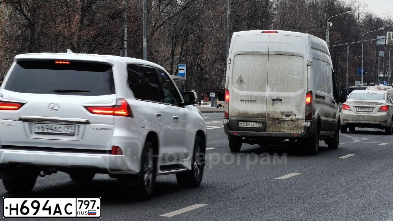 Фото автомобиля BMW SERIE 1, 2012 — госномер Н694АС797. Цвет: ЧЕРНЫЙ