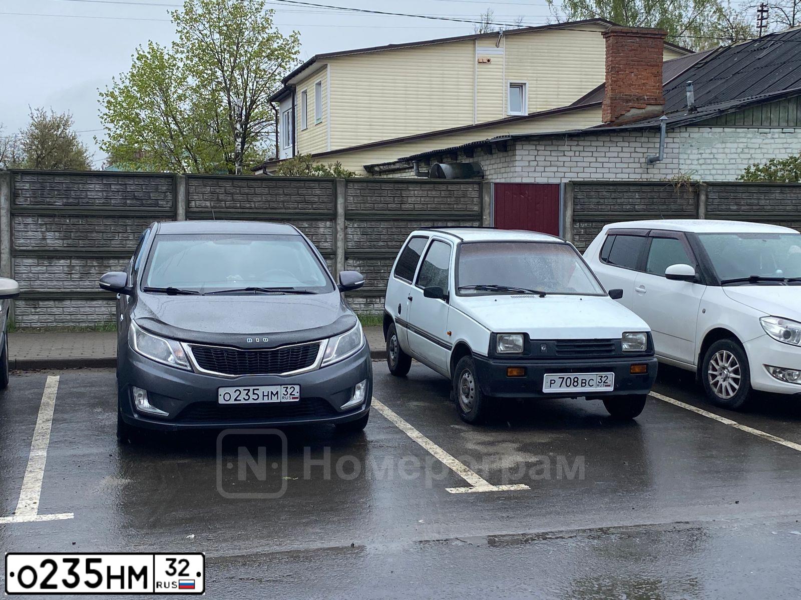 Фото автомобиля KIA RIO, 2011 — госномер О235НМ32. Цвет: Серый