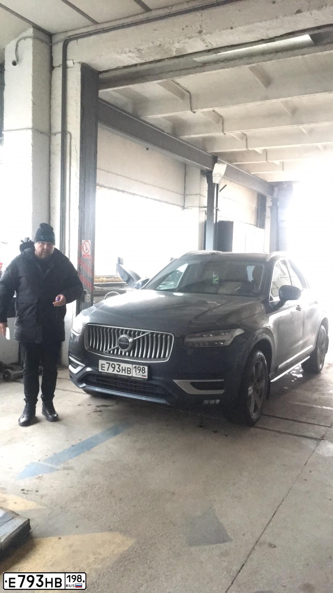 Фото автомобиля VOLVO XC90, 2019 — госномер У909ТМ192. Цвет: ТЕМНО-ГОЛУБОЙ