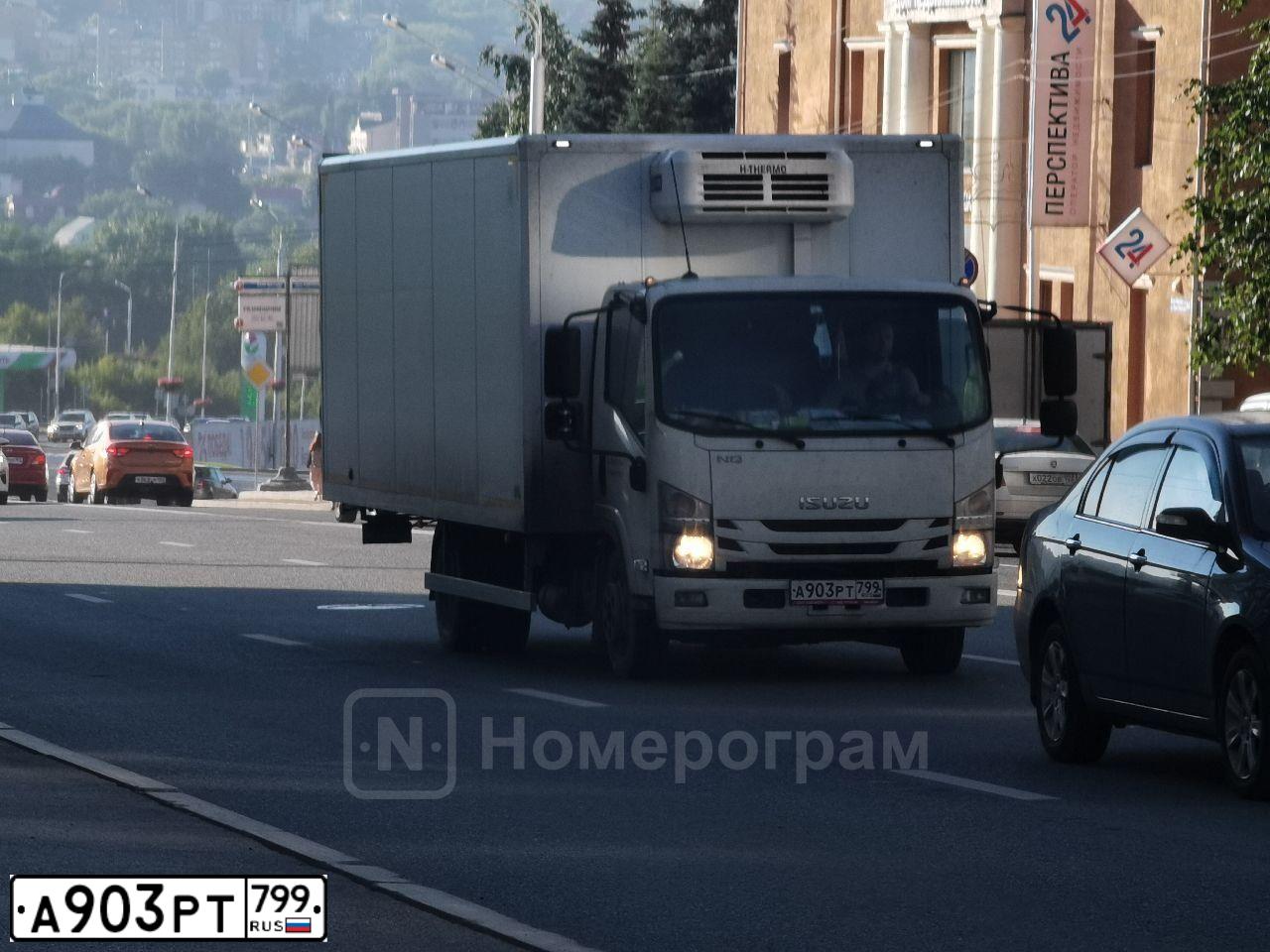 Фото автомобиля ISUZU NQR, 2019 — госномер А903РТ799. Цвет: Белый