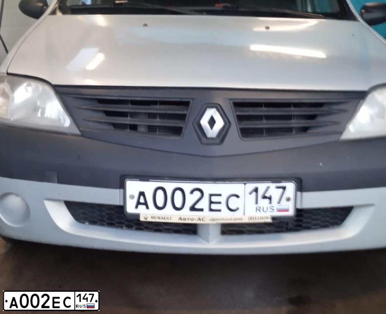 Фото автомобиля RENAULT LOGAN, 2009 — госномер А002ЕС147. Цвет: СЕРЫЙ