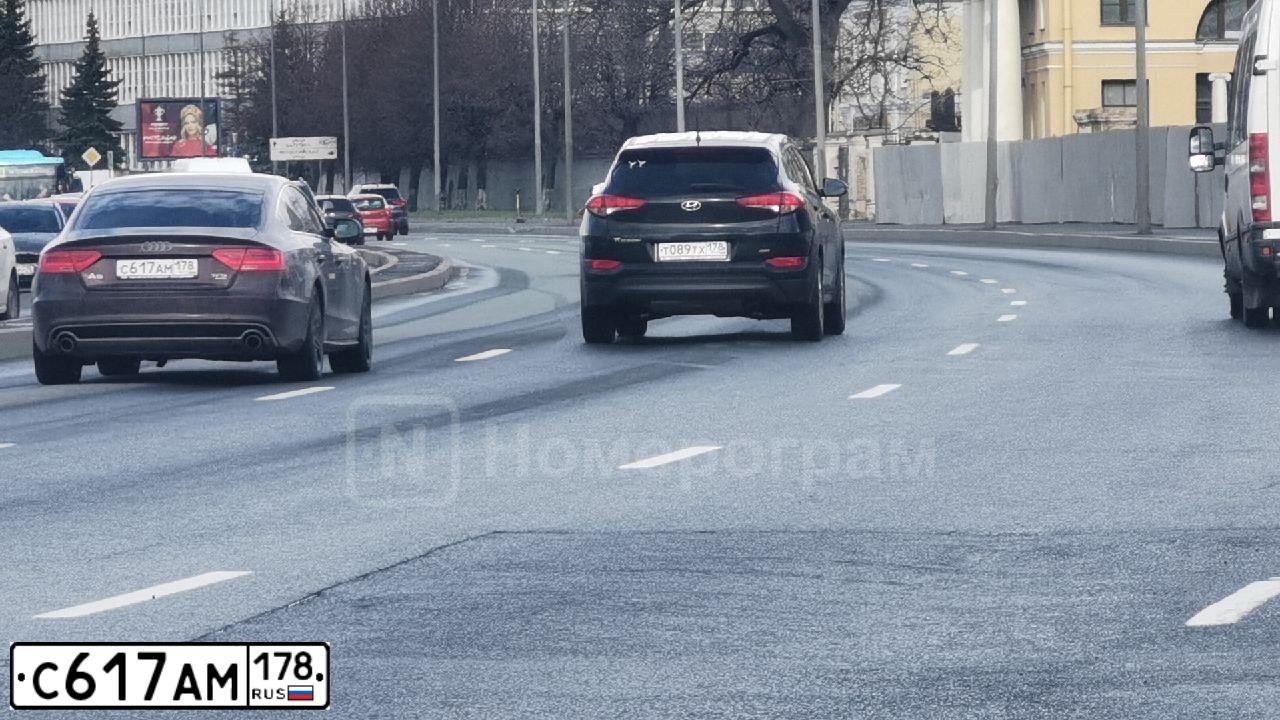 Фото автомобиля AUDI A5, 2014 — госномер С617АМ178. Цвет: БОРДОВЫЙ