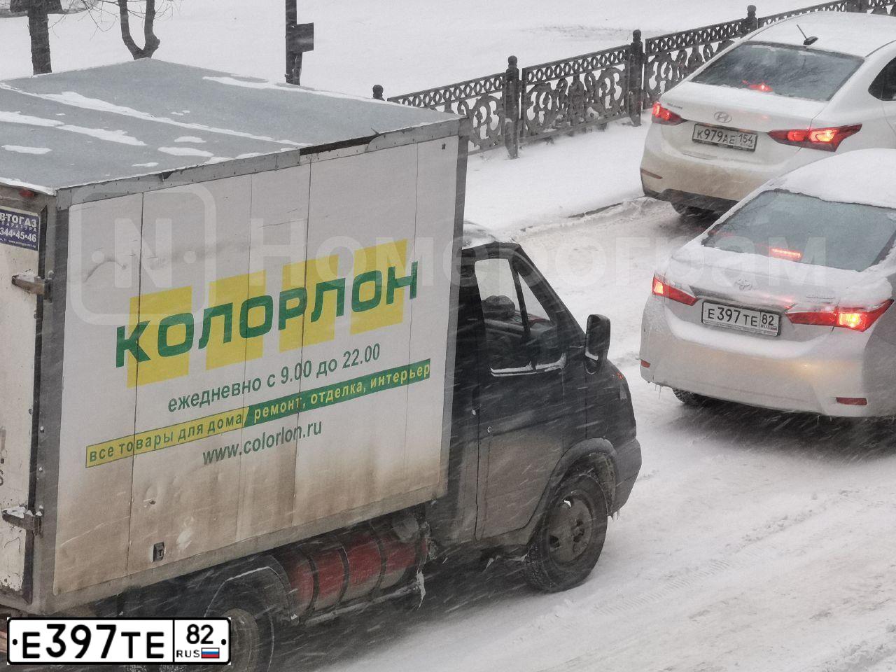 Фото автомобиля TOYOTA COROLLA, 2016 — госномер Н289УО154. Цвет: СЕРЕБРИСТЫЙ