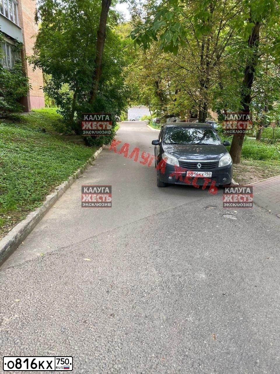 Фото автомобиля RENAULT T SANDERO, 2010 — госномер М151ЕН197. Цвет: СЕРЫЙ ТЕМНЫЙ