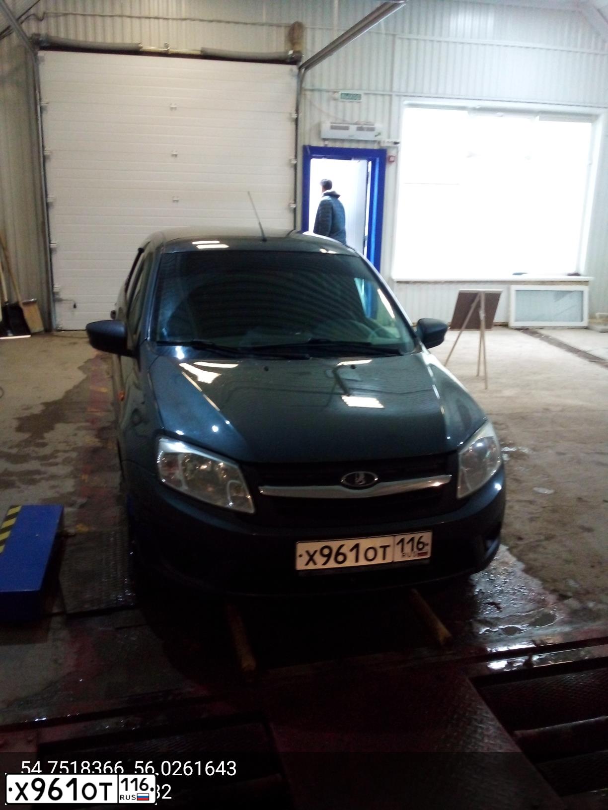 Фото автомобиля LADA GRANTA, 2016 — госномер В746ОН702. Цвет: серебристо-темно-серый