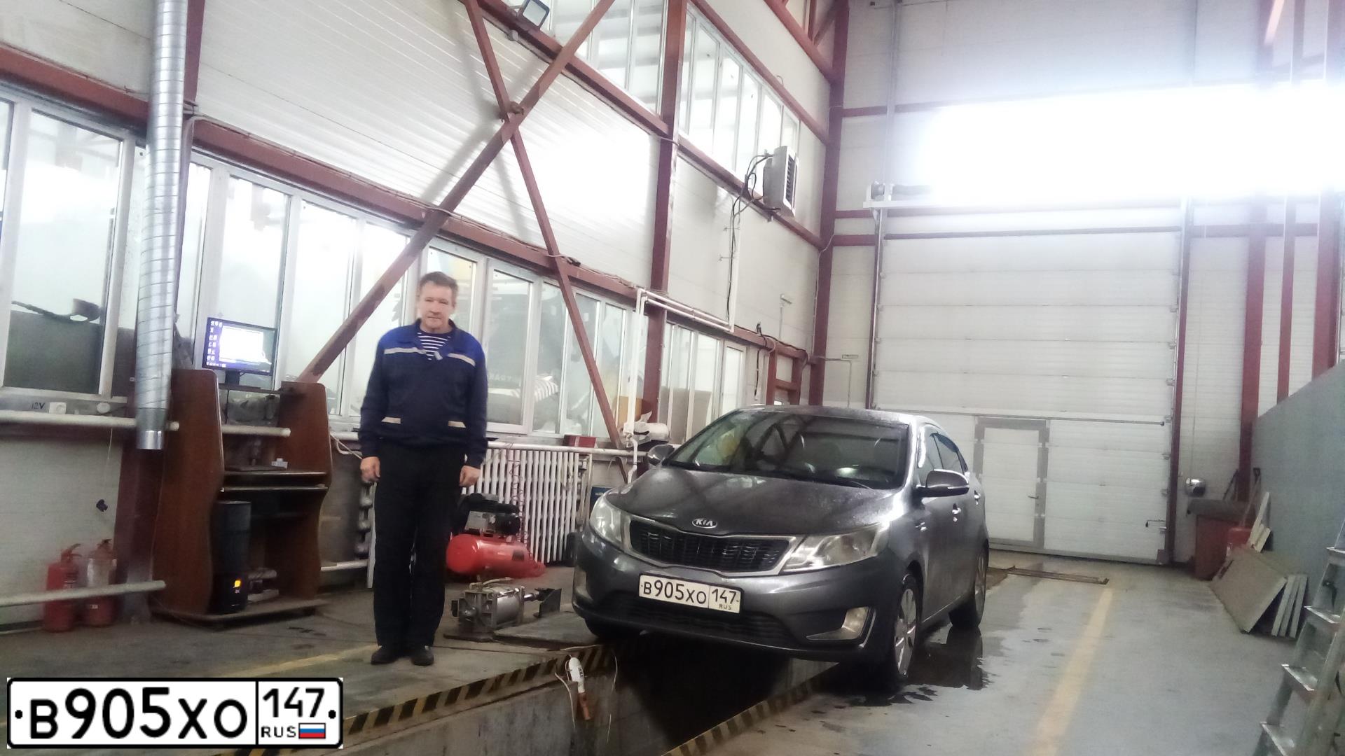 Фото автомобиля KIA RIO, 2014 — госномер М786КР774. Цвет: СЕРЫЙ