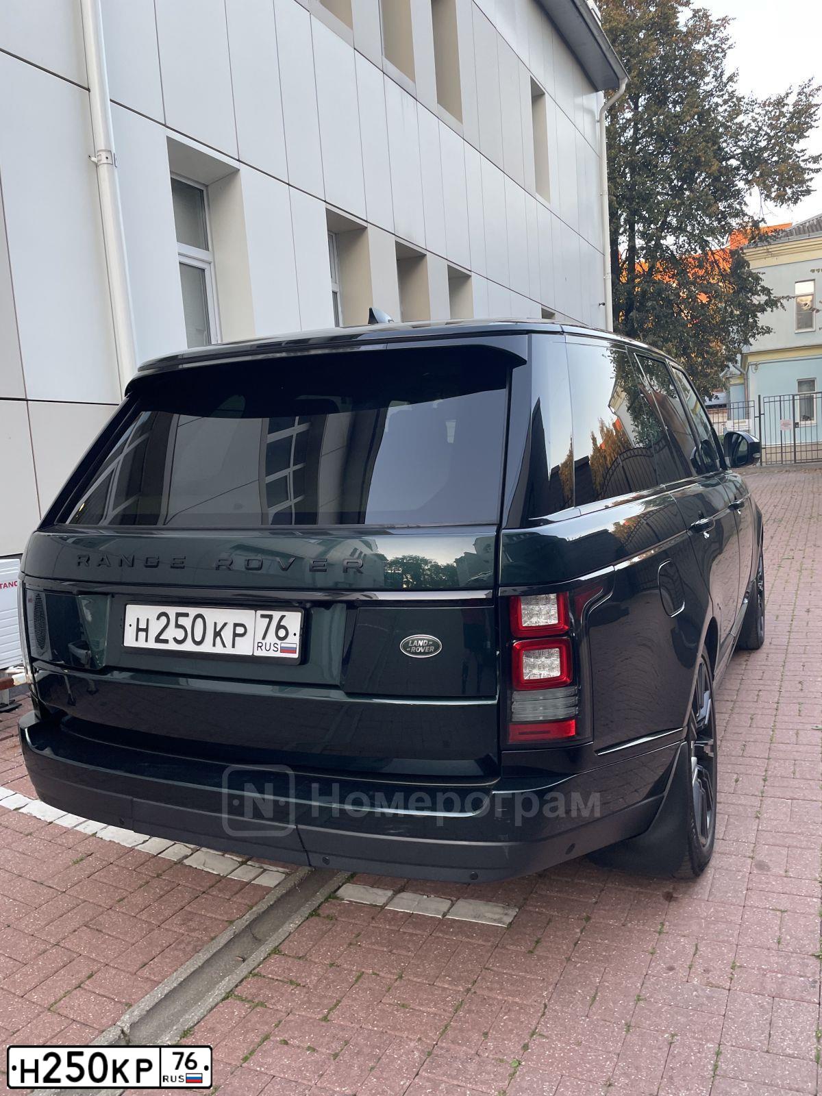 Фото автомобиля LAND ROVER RANGE ROVER, 2017 — госномер Т500ОУ797. Цвет: ЗЕЛЕНЫЙ