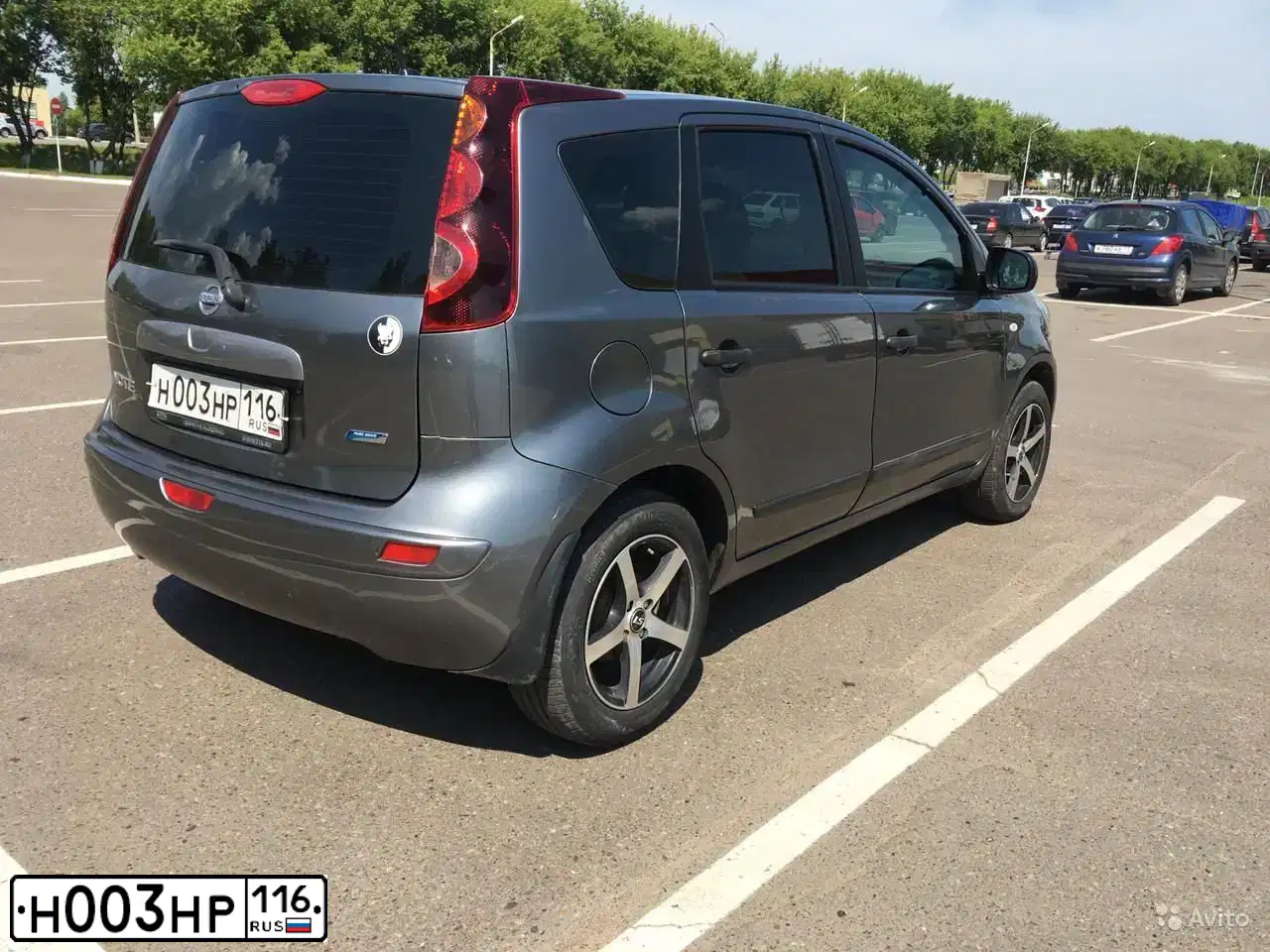Фото автомобиля NISSAN NOTE, 2010 — госномер Н003НР116. Цвет: СЕРЫЙ