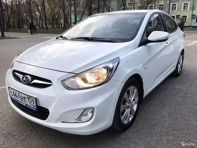 Фото автомобиля HYUNDAI SOLARIS, 2012 — госномер К152СТ159. Цвет: БЕЛЫЙ