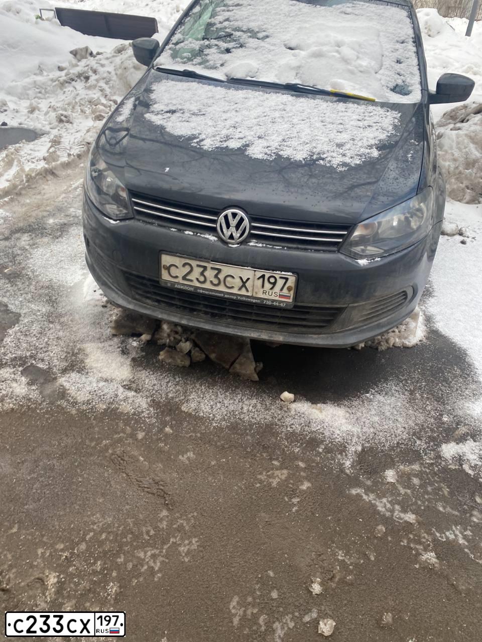 Фото автомобиля VOLKSWAGEN POLO, 2012 — госномер С233СХ197. Цвет: СЕРЫЙ