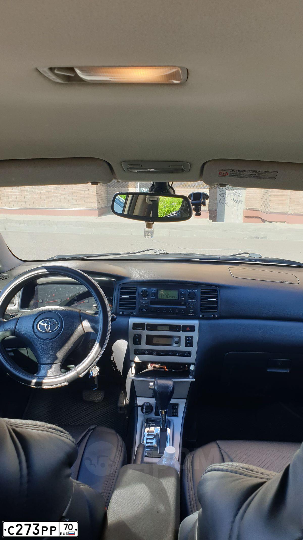 Фото автомобиля TOYOTA COROLLA, 2004 — госномер С273РР70. Цвет: СЕРЕБРИСТЫЙ