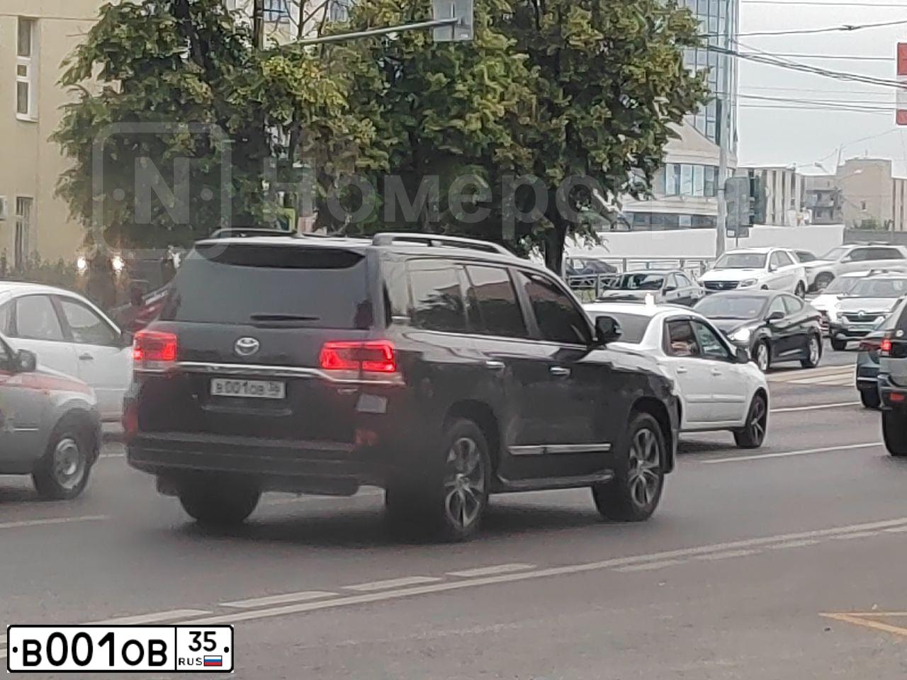 Фото автомобиля BMW X6, 2017 — госномер В001ОВ35. Цвет: Черный