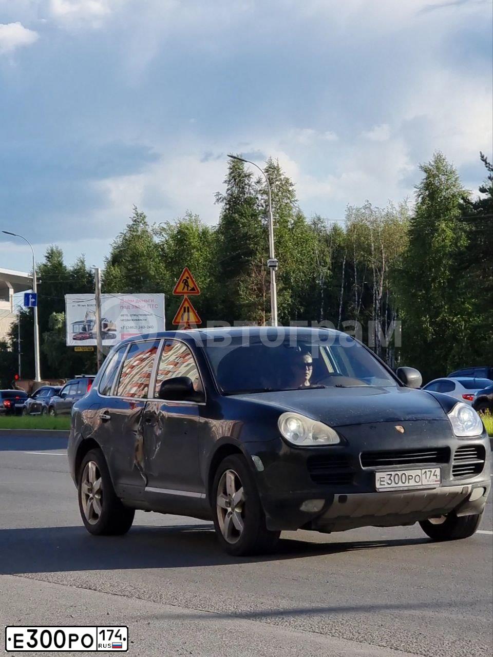 Фото автомобиля PORSCHE CAYENNE, 2006 — госномер Е300РО174. Цвет: ТЕМНО-ЗЕЛЕНЫЙ
