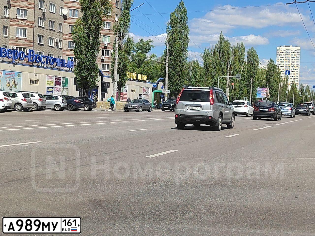 Фото автомобиля NISSAN X-TRAIL, 2010 — госномер А989МУ161. Цвет: СЕРЕБРИСТЫЙ