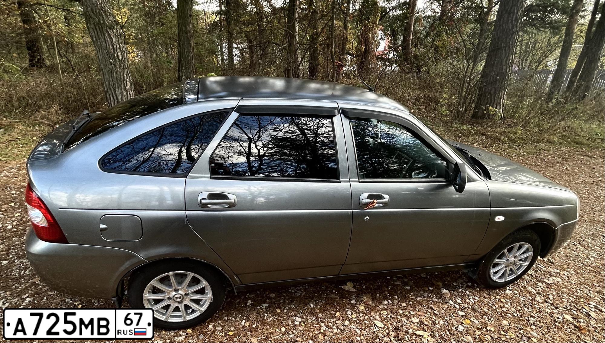 Фото автомобиля LADA 2172 PRIORA, 2011 — госномер А725МВ67. Цвет: СРЕДНИЙ СЕРО-ЗЕЛЕН МЕТ.