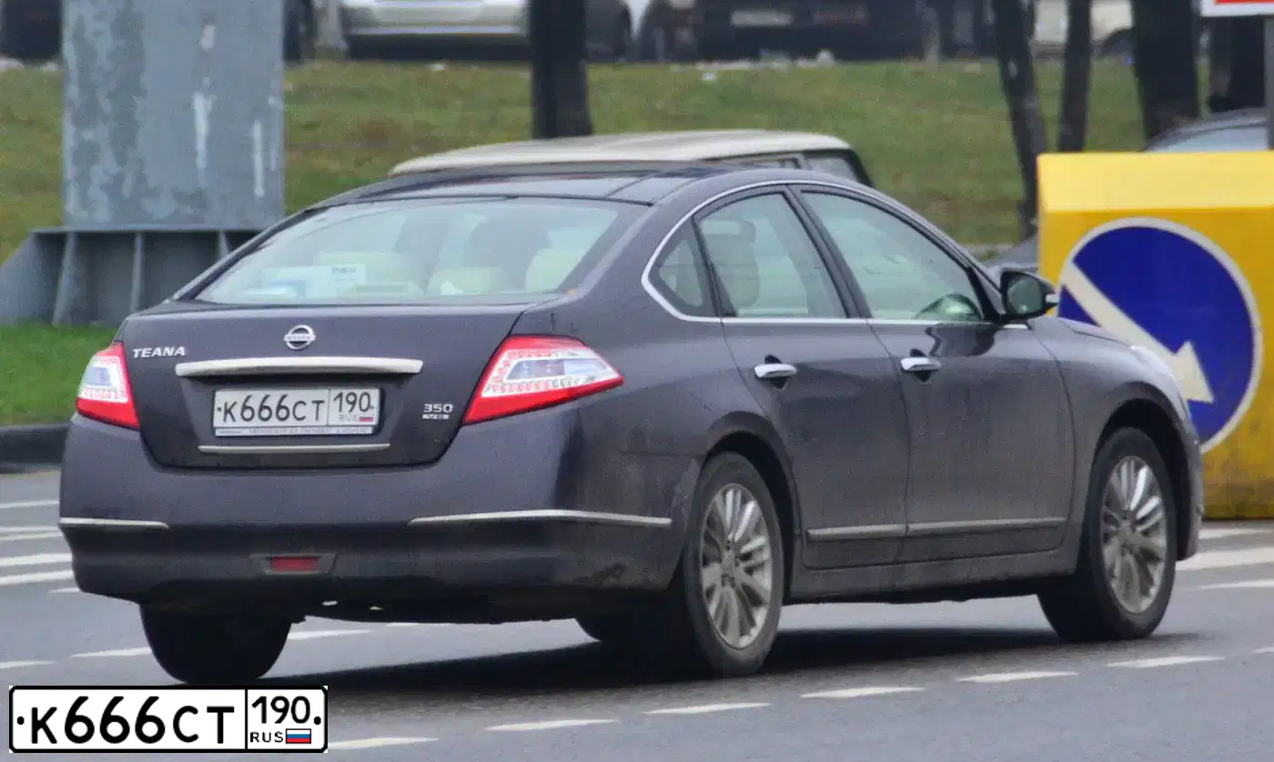 Фото автомобиля NISSAN TEANA, 2011 — госномер К666СТ190. Цвет: СЕРО-СИРЕНЕВЫЙ