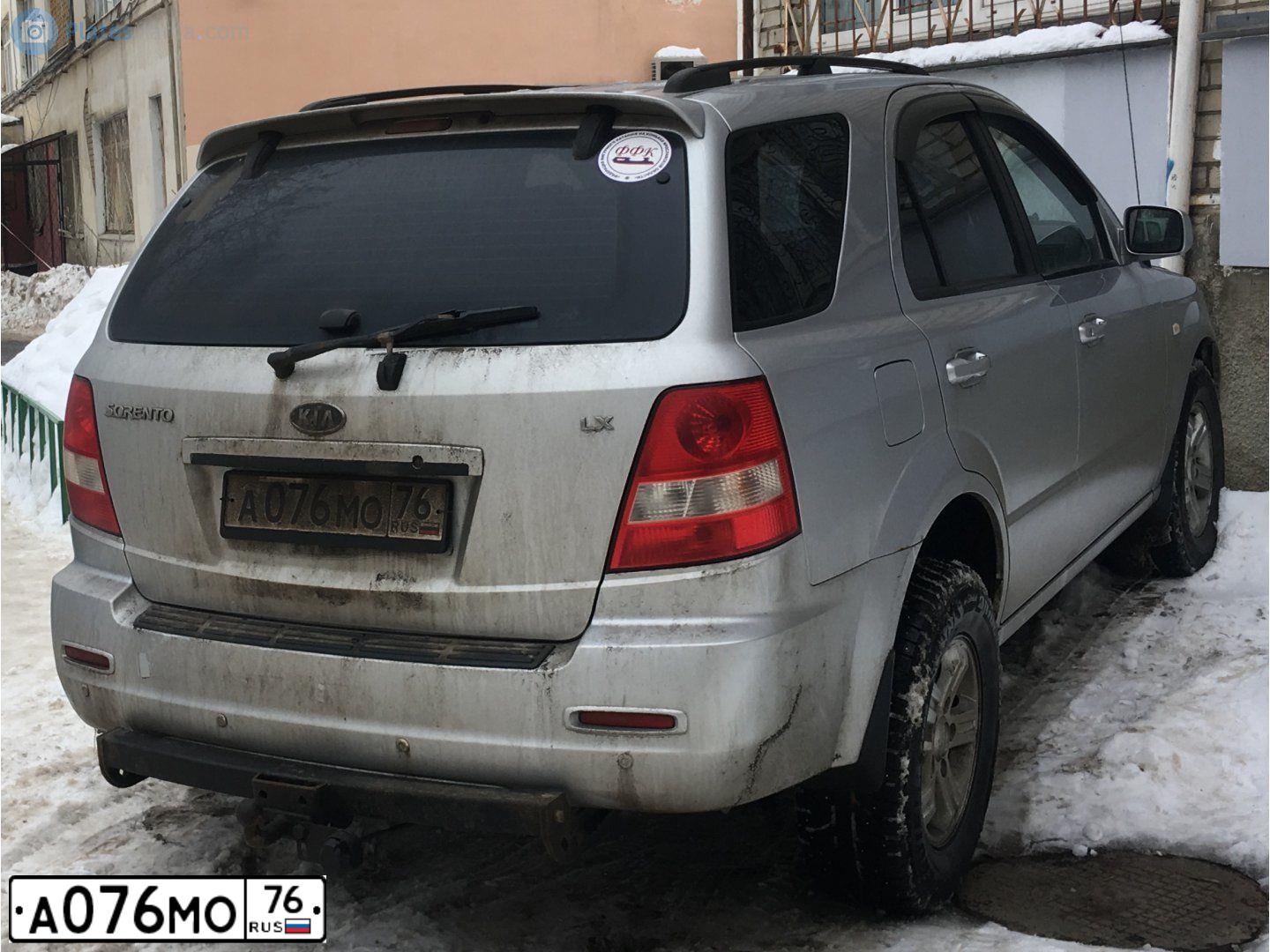 Фото автомобиля KIA SORENTO, 2006 — госномер А076МО76. Цвет: Серебристый