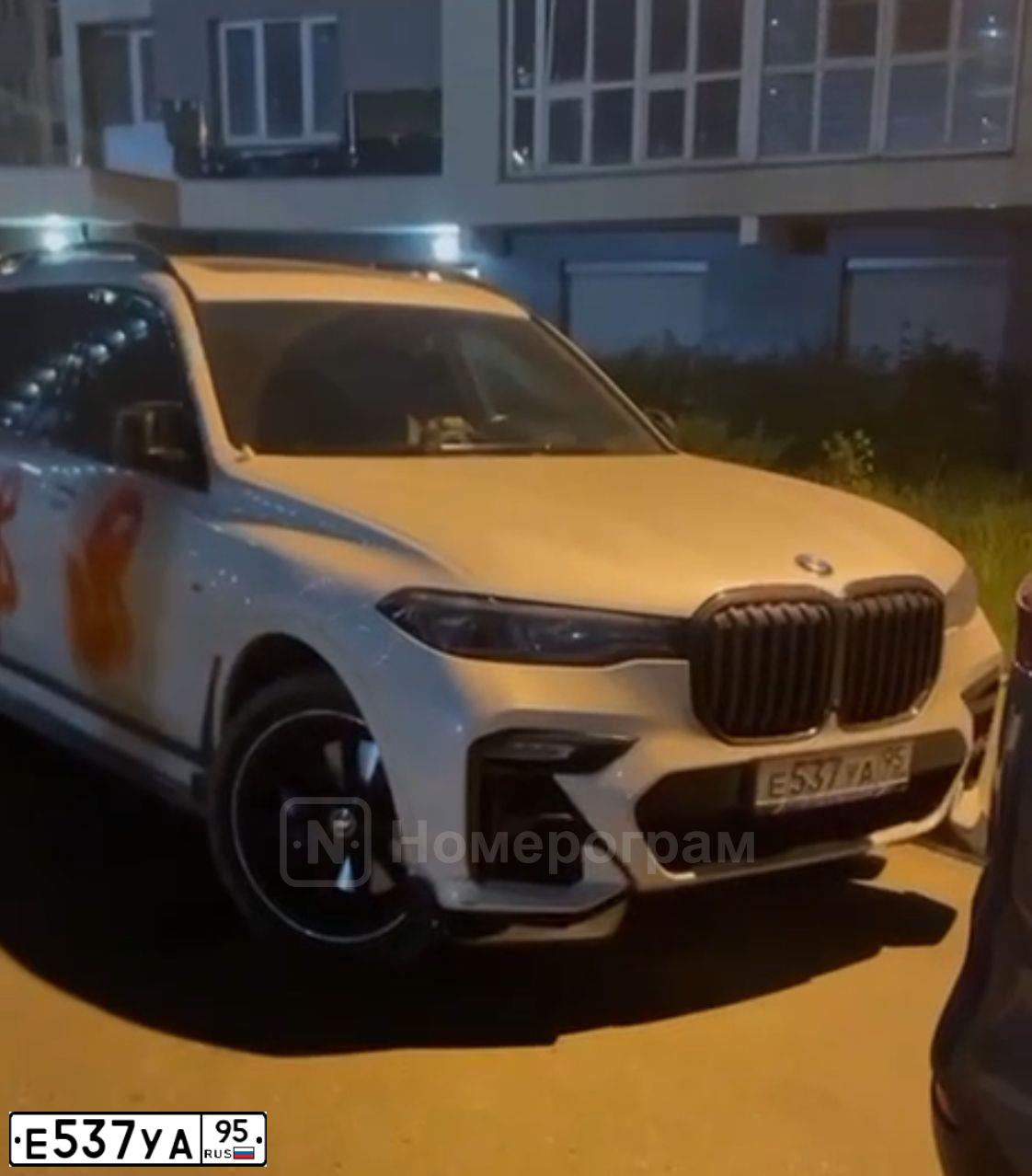 Фото автомобиля BMW X7, 2019 — госномер Е537УА95. Цвет: БЕЛЫЙ МЕТАЛЛИК