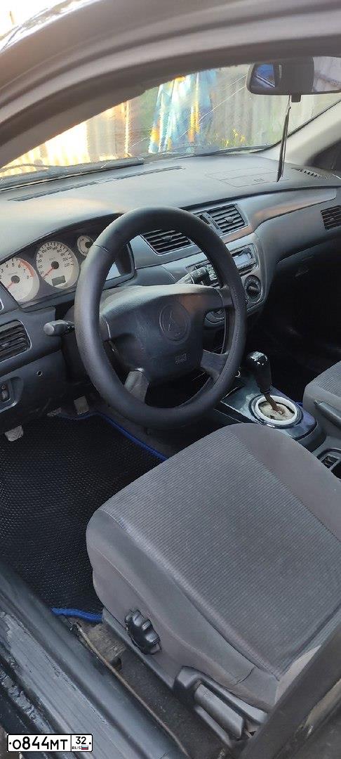 Фото автомобиля MITSUBISHI LANCER, 2004 — госномер О844МТ32. Цвет: синий