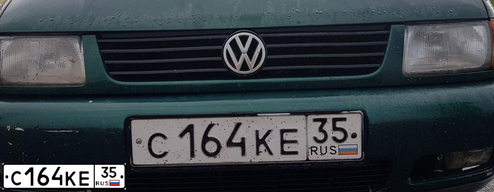 Фото автомобиля VOLKSWAGEN POLO, 1996 — госномер С164КЕ35. Цвет: ЗЕЛЕНЫЙ