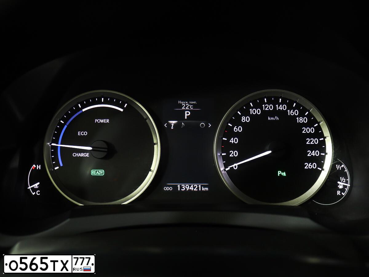 Фото автомобиля LEXUS IS, 2013 — госномер О565ТХ777. Цвет: БЕЛЫЙ