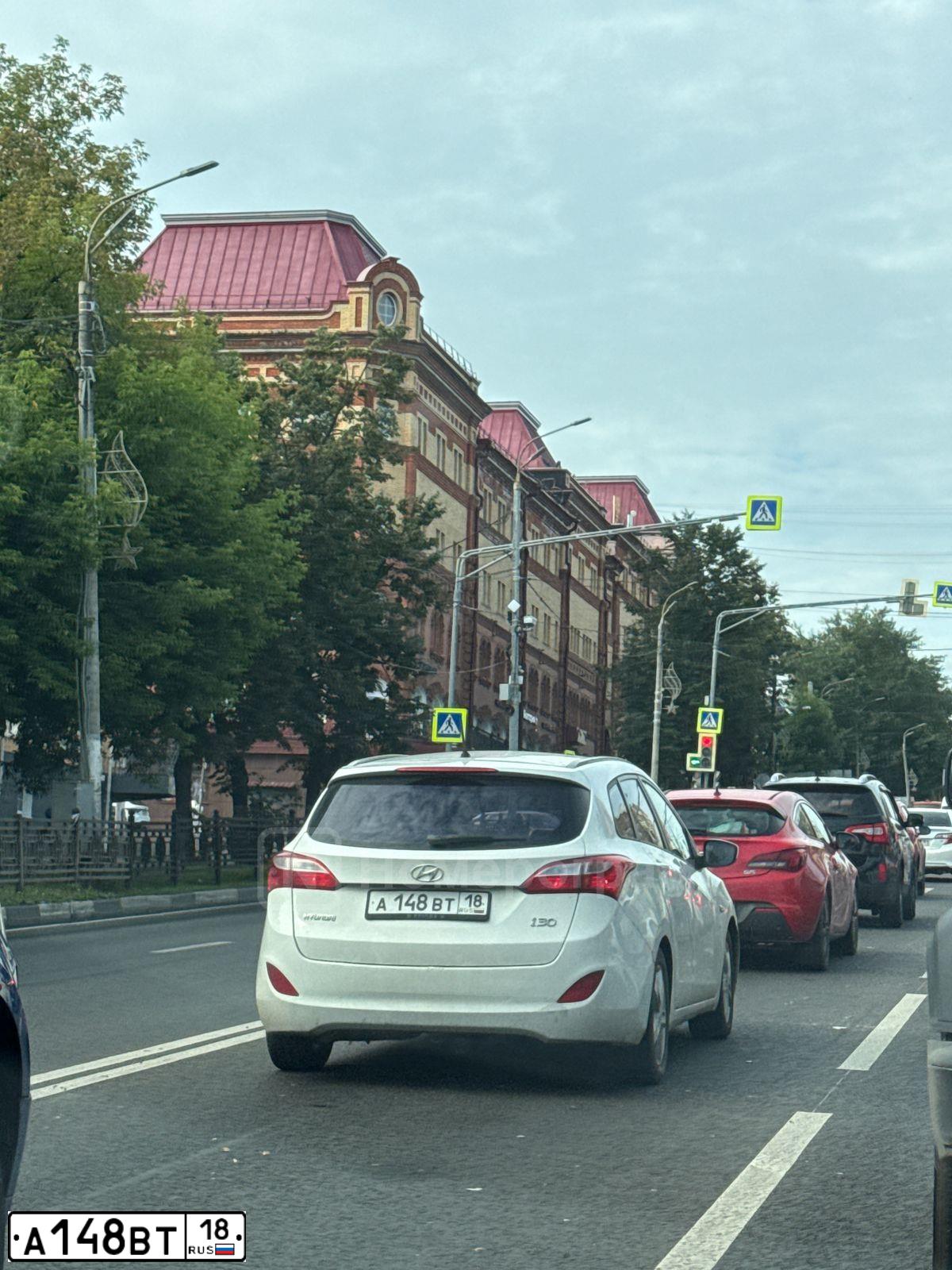 Фото автомобиля HYUNDAI I30, 2012 — госномер А148ВТ18. Цвет: Белый