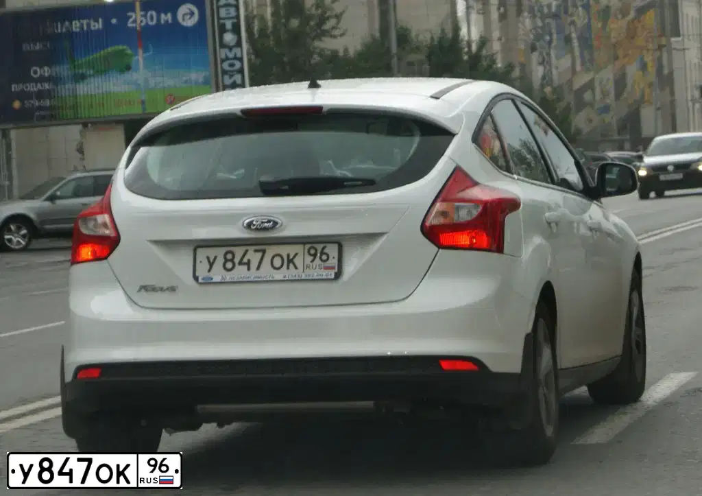 Фото автомобиля FORD FOCUS, 2012 — госномер С123УУ196. Цвет: БЕЛЫЙ