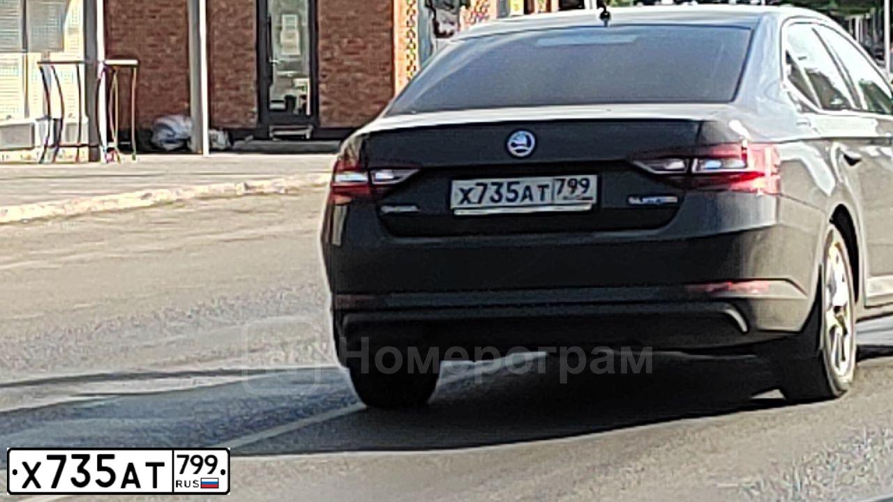 Фото автомобиля SKODA SUPERB, 2018 — госномер Х735АТ799. Цвет: ЧЕРНЫЙ
