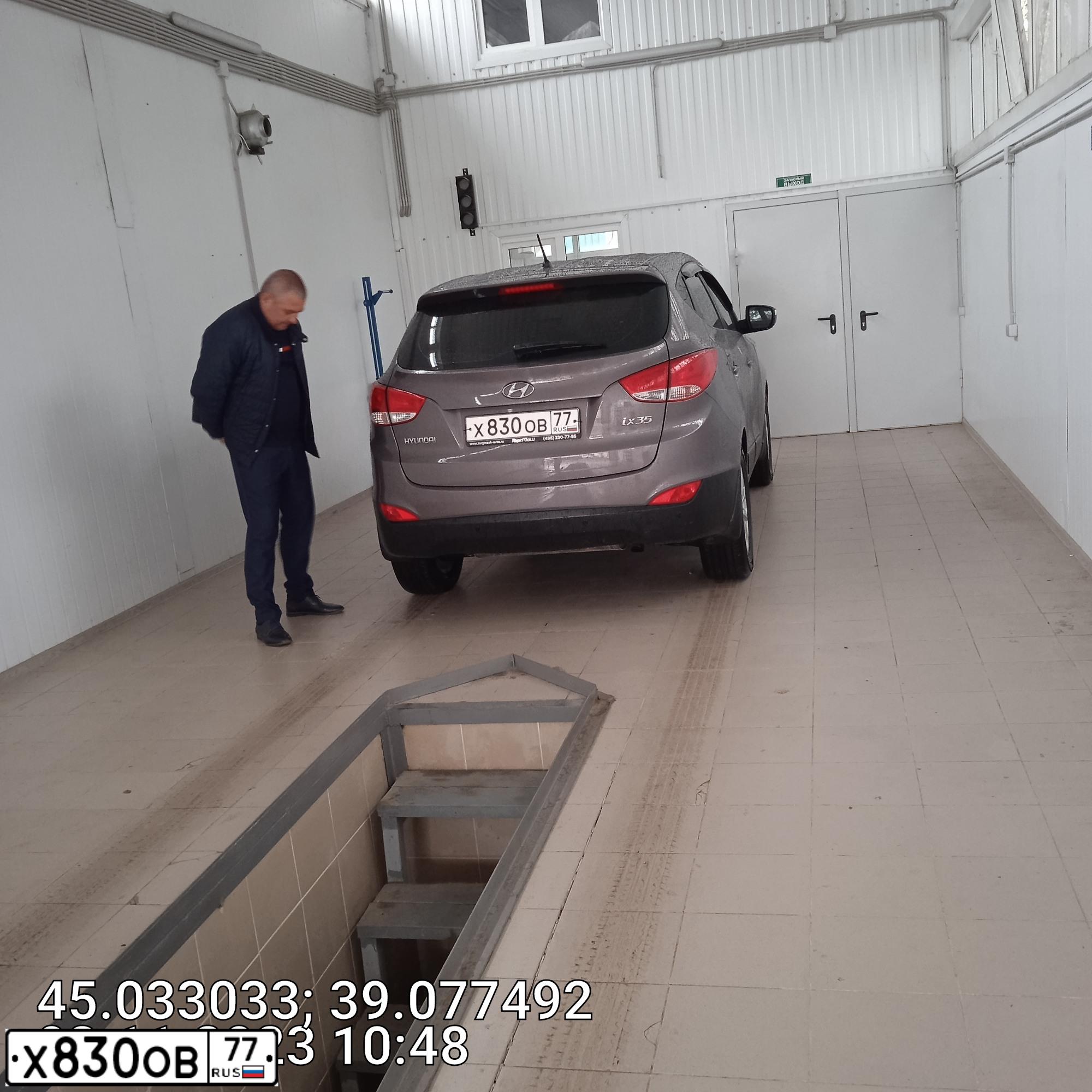 Фото автомобиля RENAULT LOGAN, 2013 — госномер К830ОВ77. Цвет: ЧЕРНЫЙ