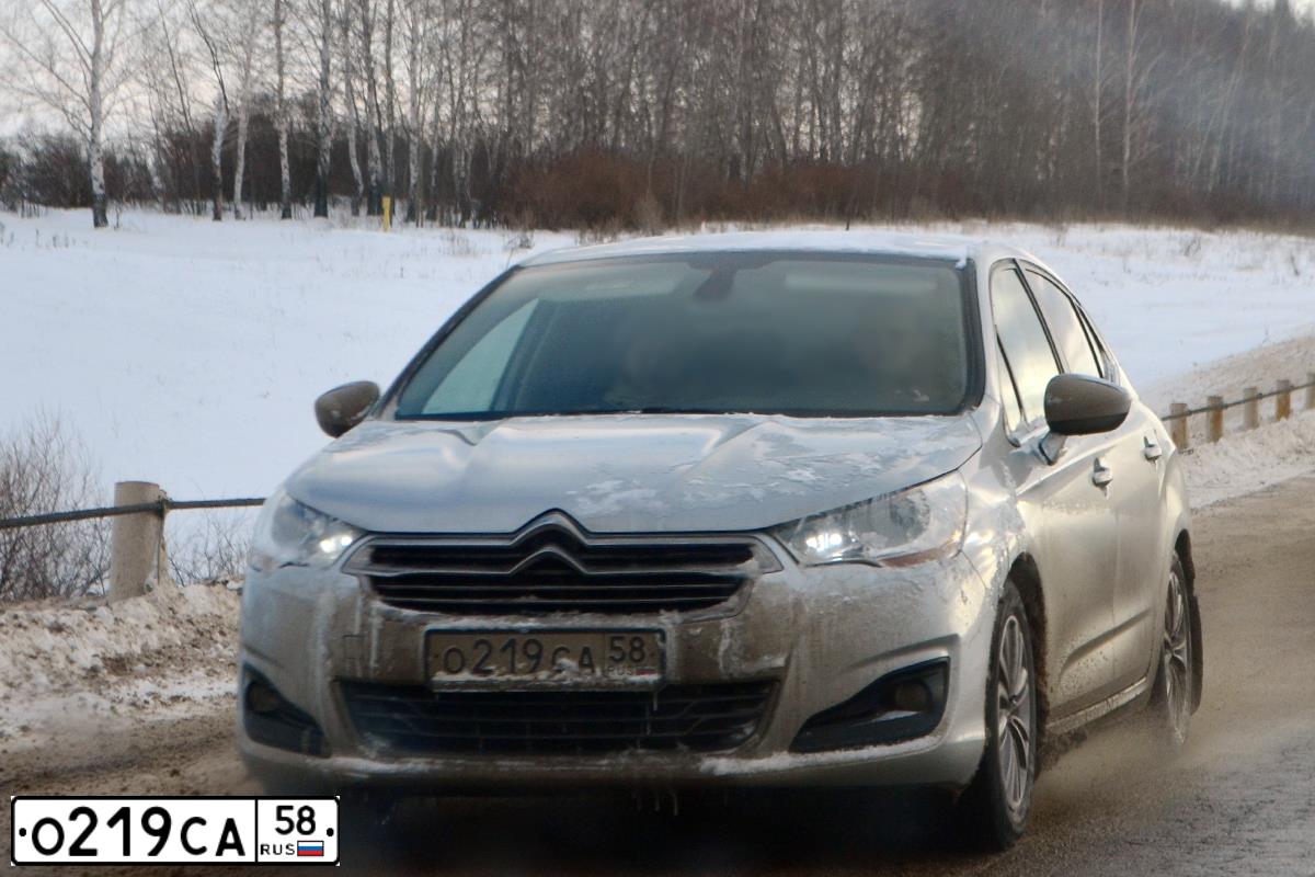 Фото автомобиля CITROEN C4, 2013 — госномер О219СА58. Цвет: Серебристый
