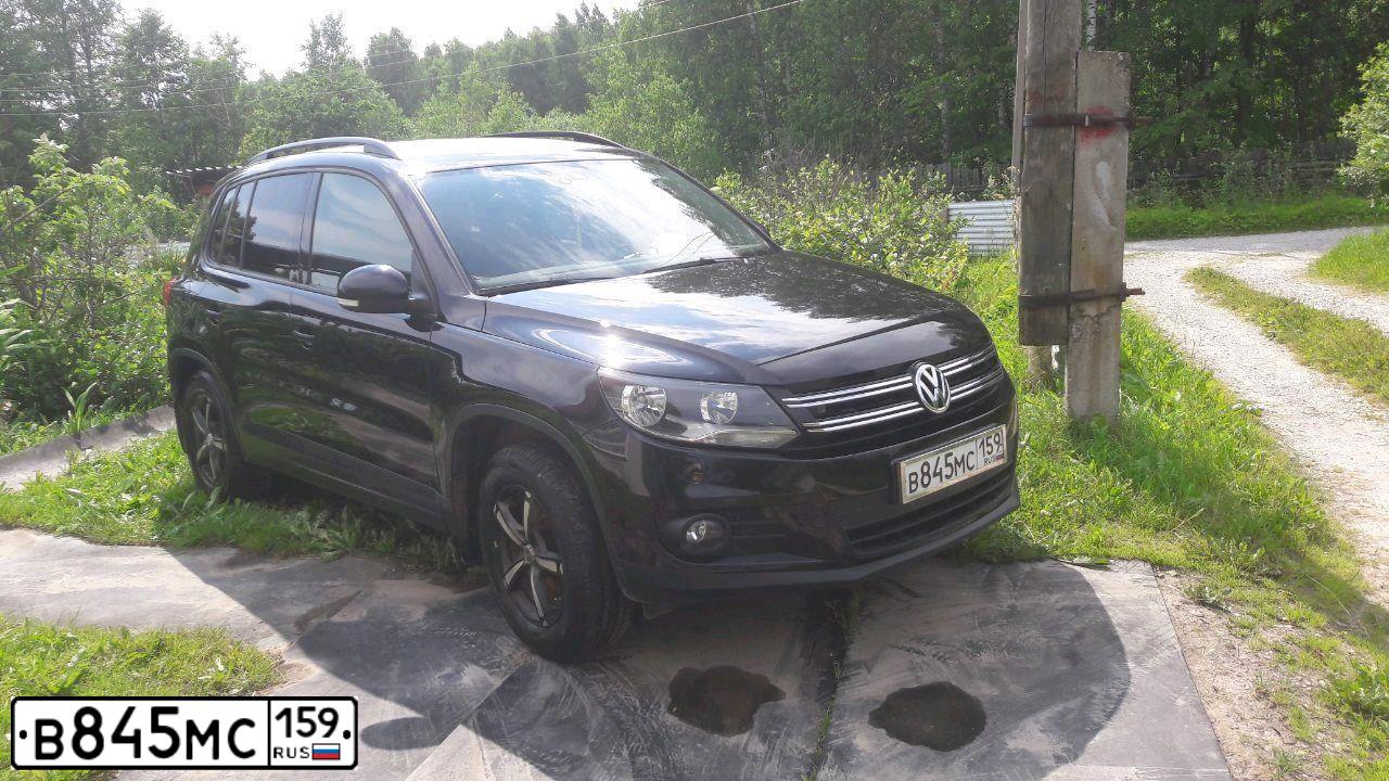 Фото автомобиля VOLKSWAGEN TIGUAN, 2012 — госномер Х241АН196