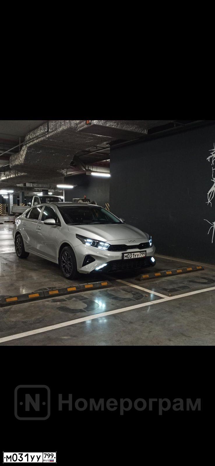 Фото автомобиля KIA CERATO, 2022 — госномер М031УУ799. Цвет: СЕРЫЙ