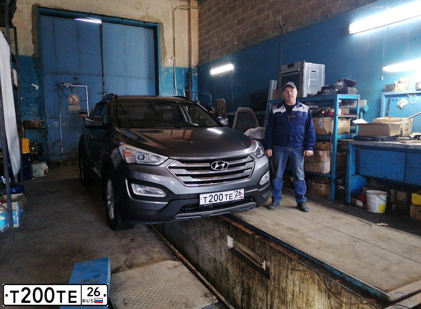 Фото автомобиля HYUNDAI SANTA FE, 2013 — госномер С274РА40. Цвет: СЕРЫЙ