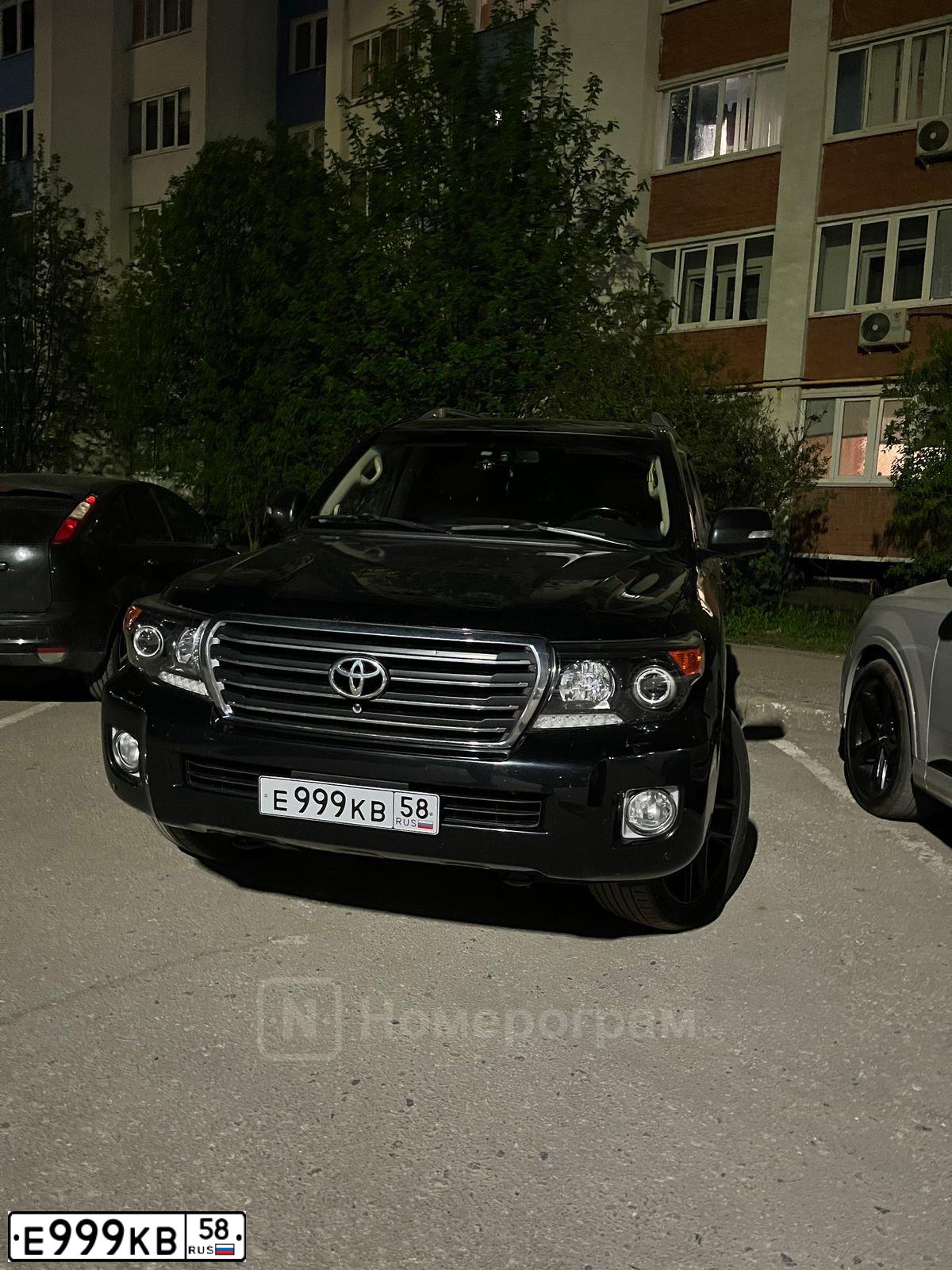 Фото автомобиля TOYOTA LANDCRUISER, 2008 — госномер Е999КВ58. Цвет: ЧЕРНЫЙ