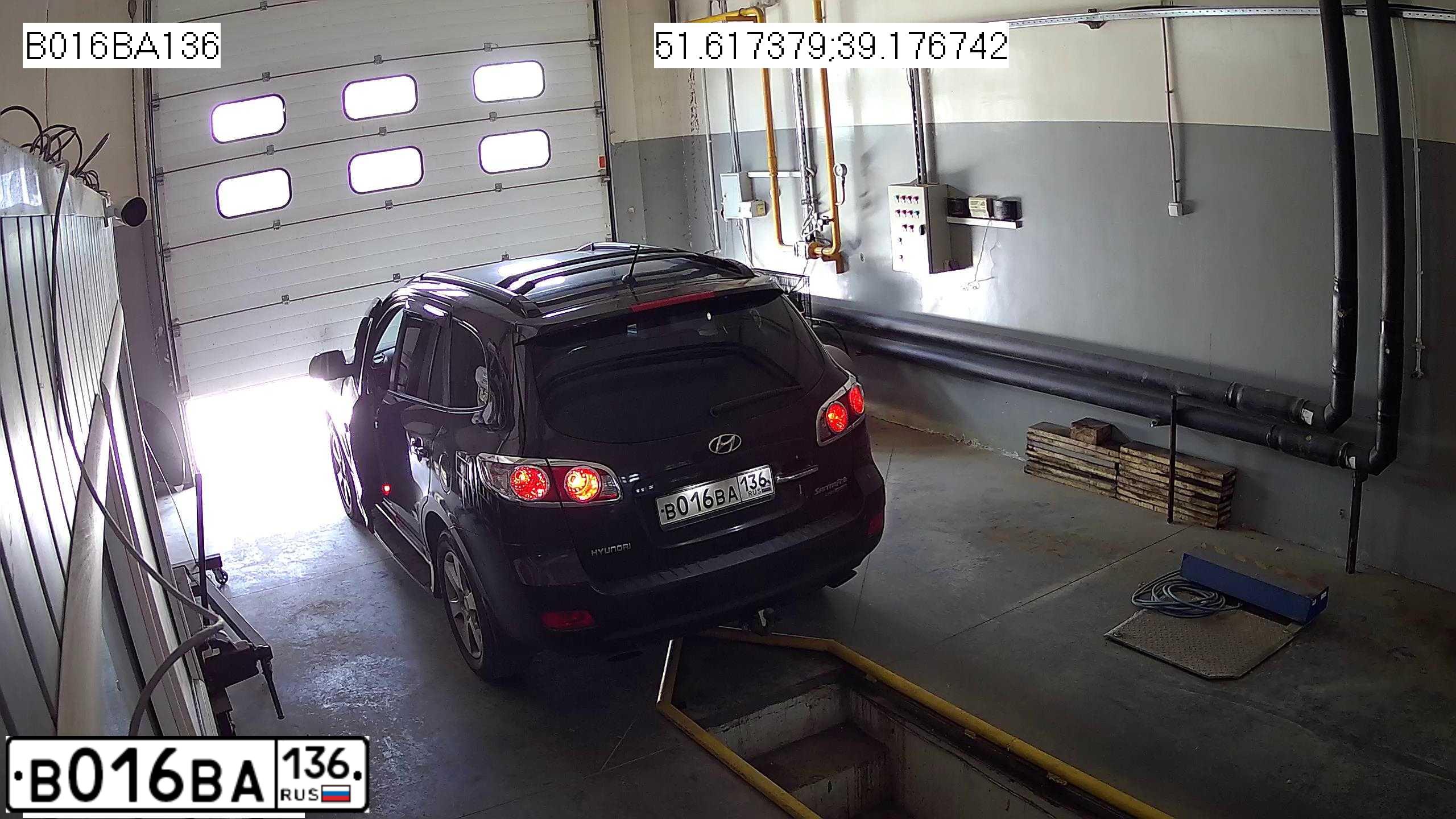 Фото автомобиля HYUNDAI SANTA FE, 2008 — госномер Н700МЕ31. Цвет: ТЕМНО-ВИШНЕВЫЙ