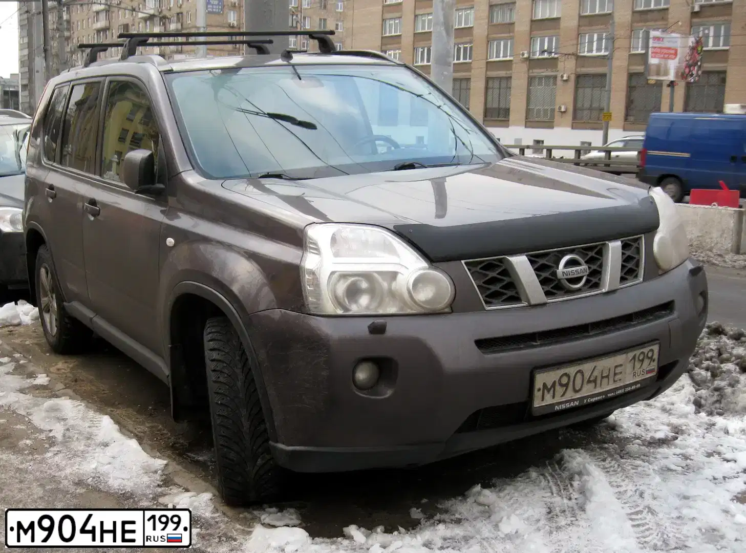 Фото автомобиля NISSAN X-TRAIL, 2007 — госномер М904НЕ199. Цвет: СИРЕНЕВЫЙ