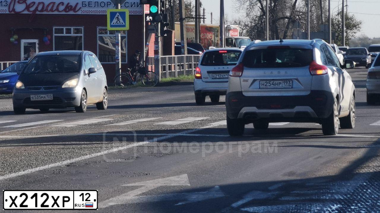 Фото автомобиля MITSUBISHI OUTLANDER, 2013 — госномер Х212ХР12. Цвет: ЧЕРНЫЙ