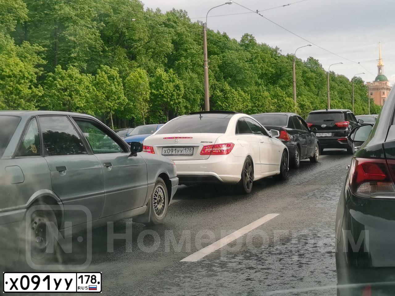 Фото автомобиля MERCEDES E-KLASSE, 2012 — госномер Х091УУ178. Цвет: БЕЛЫЙ